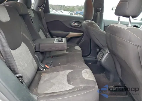 2018 Jeep Cherokee Latitude z USA, uszkodzony, nr VIN 1C4PJLCB8JD542919